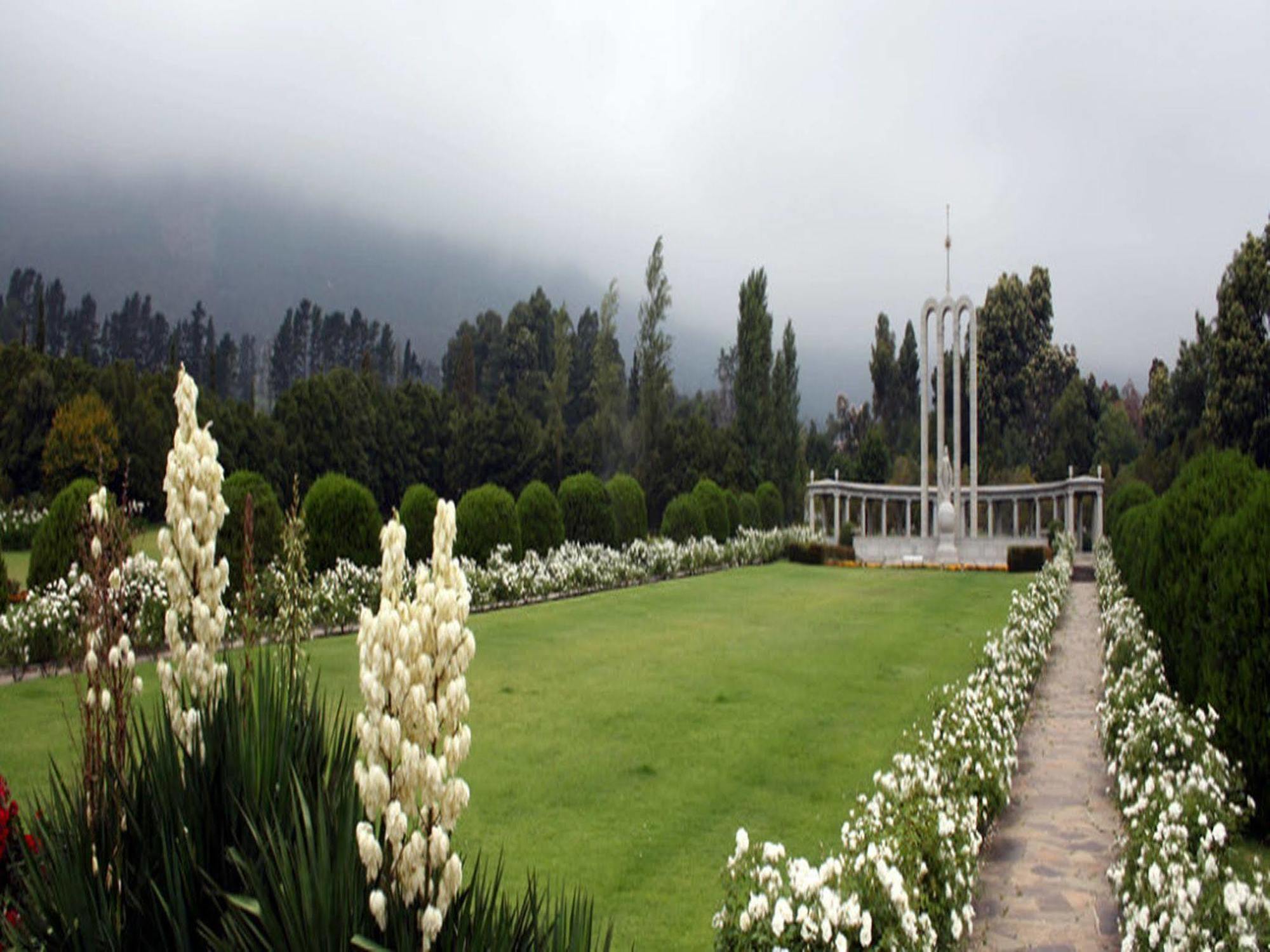 Le Petit Paris Hotel Franschhoek Exterior foto