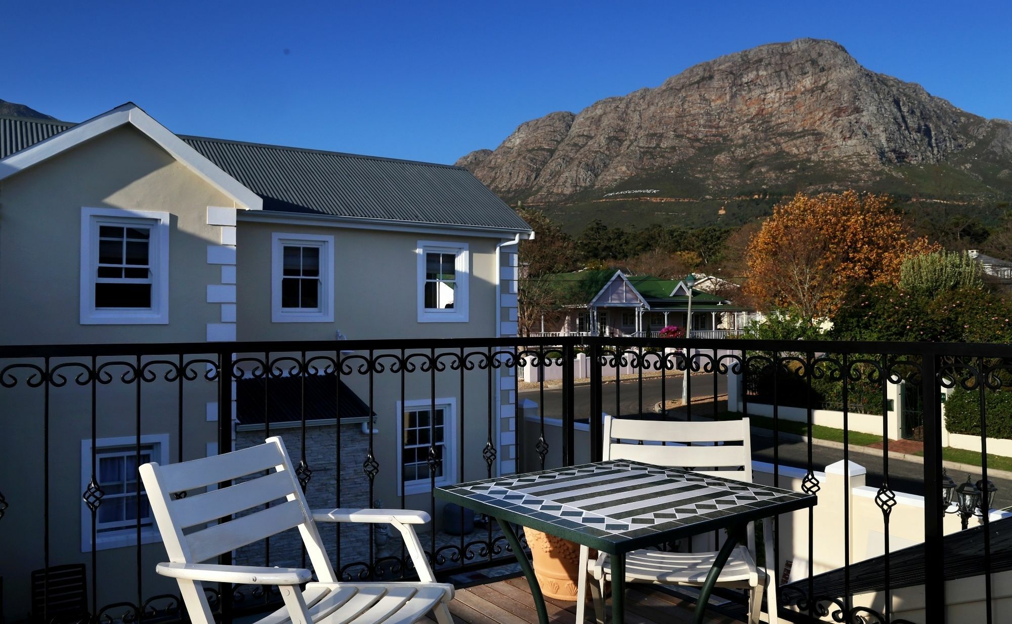 Le Petit Paris Hotel Franschhoek Exterior foto